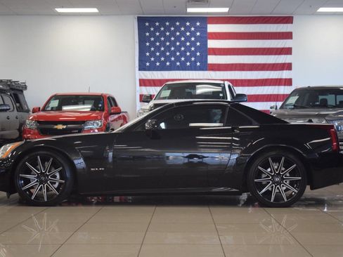 Used 2005 Cadillac XLR RWD image 24