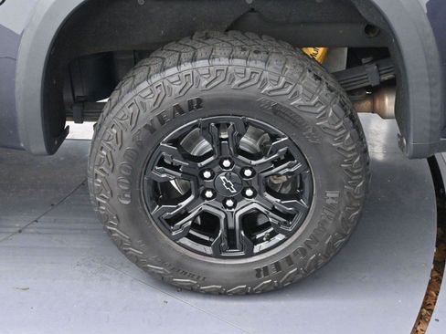 Used 2022 Chevrolet Silverado 1500 ZR2 w/ Technology Package image 31