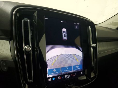 Certified 2025 Volvo XC40 B5 Core image 31