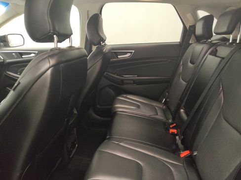 Used 2017 Ford Edge Titanium w/ Equipment Group 302A AWD/4WD image 18