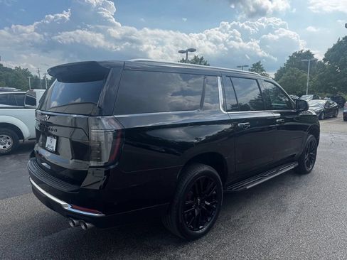 Used 2025 Chevrolet Suburban Premier AWD/4WD image 5