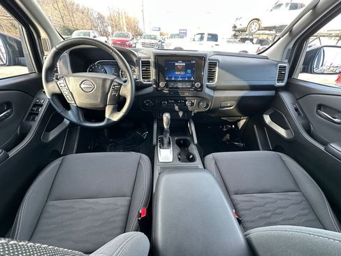Used 2024 Nissan Frontier SV image 21