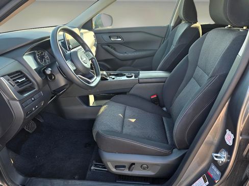 Used 2024 Nissan Rogue SV image 12