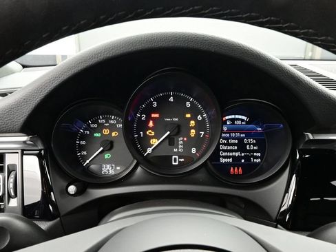 Certified 2025 Porsche Macan AWD/4WD image 9