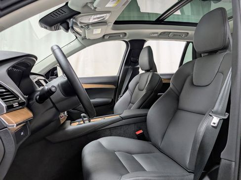 Used 2025 Volvo XC90 B6 Plus image 16