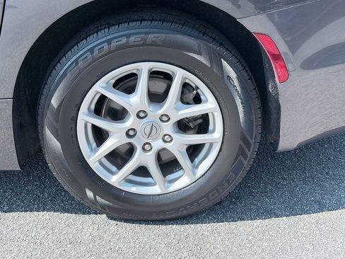 Used 2022 Chrysler Pacifica Touring-L FWD image 36