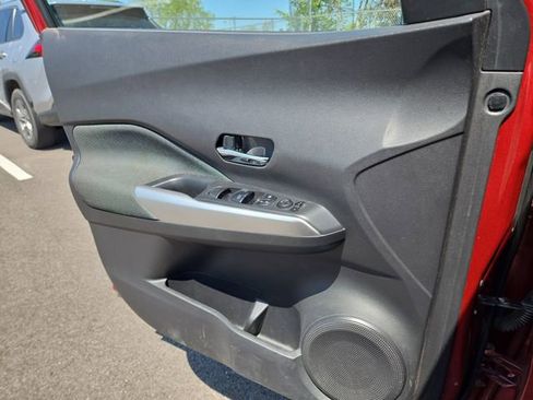 Used 2018 Nissan Kicks SV FWD image 19