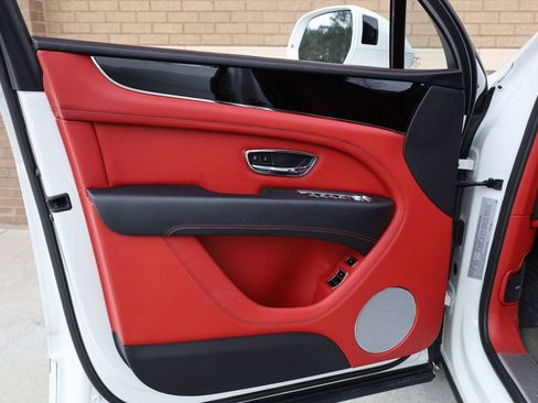 Used 2023 Bentley Bentayga Extended Wheelbase image 18