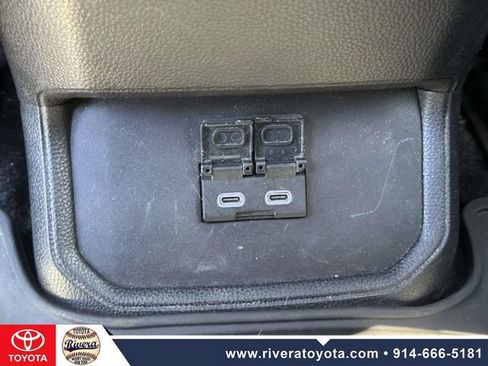 Used 2023 Toyota Highlander XLE AWD/4WD image 19