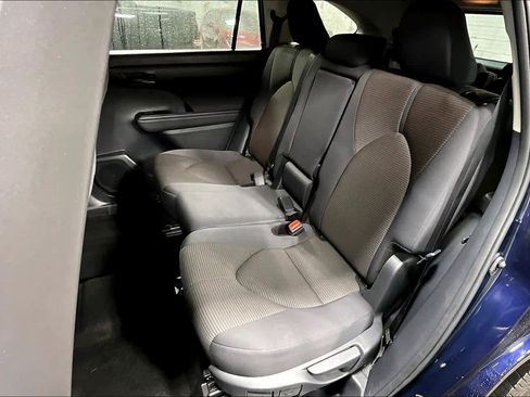 Certified 2025 Toyota Highlander LE FWD image 20