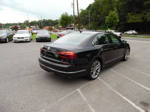 Used 2017 Volkswagen Passat 1.8T R-Line FWD image 6