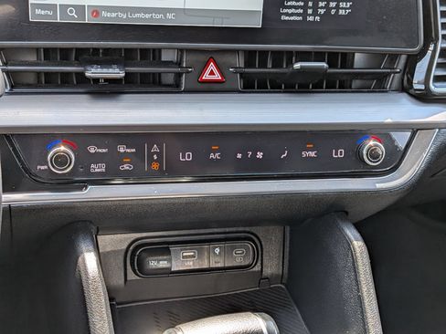 Used 2024 Kia Sportage EX FWD image 25