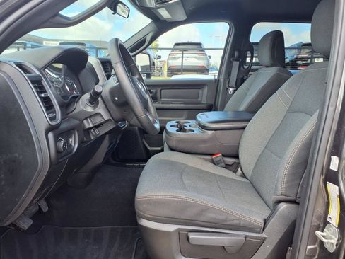 Used 2024 RAM 2500 Tradesman w/ Chrome Appearance Group AWD/4WD image 18