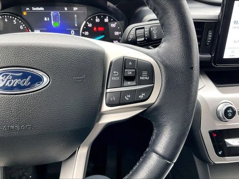 Certified 2022 Ford Explorer XLT w/ Equipment Group 202A AWD/4WD image 17