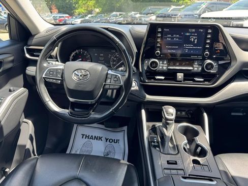 Used 2021 Toyota Highlander XLE AWD/4WD image 25