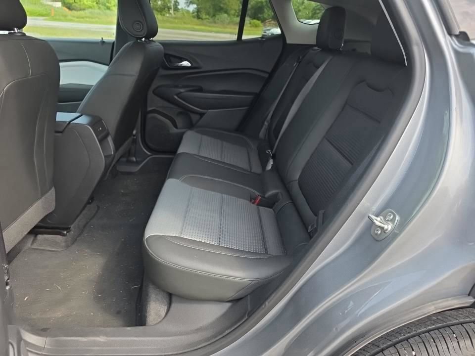 Used 2025 Chevrolet Trax LT w/ Driver Confidence Package FWD image 11