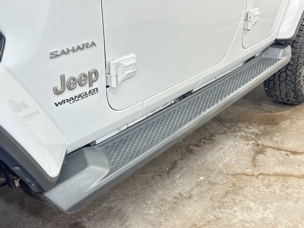 Used 2019 Jeep Wrangler Unlimited Sahara w/ Uconnect 4C Nav & Sound Group AWD/4WD image 21