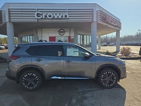 New 2026 Nissan Rogue Platinum image 2