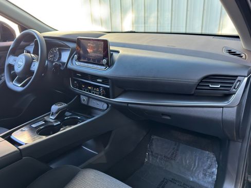Used 2023 Nissan Rogue SV FWD image 12