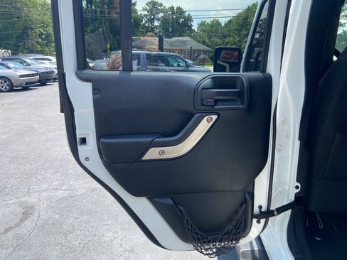 Used 2013 Jeep Wrangler Unlimited Sahara AWD/4WD image 20