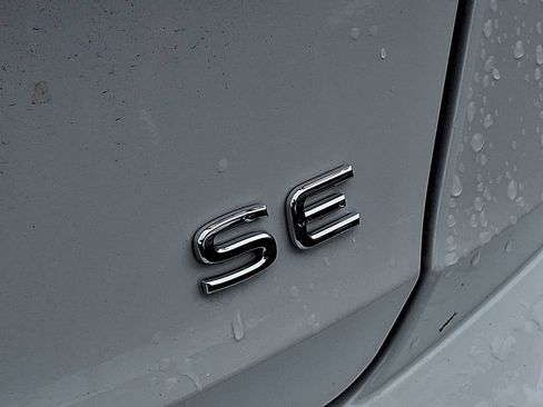 Used 2025 Volkswagen Jetta SE FWD image 34