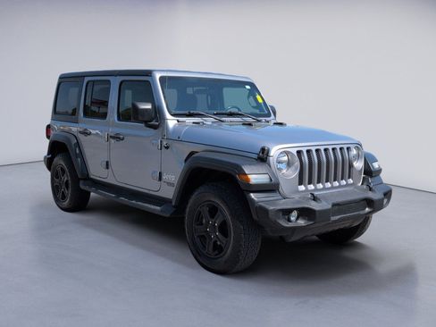 Used 2018 Jeep Wrangler Unlimited Sport AWD/4WD image 9