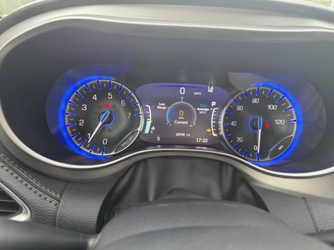 Used 2024 Chrysler Pacifica Pinnacle AWD/4WD image 11