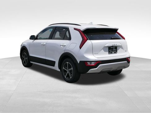 Used 2024 Kia Niro EX FWD image 6