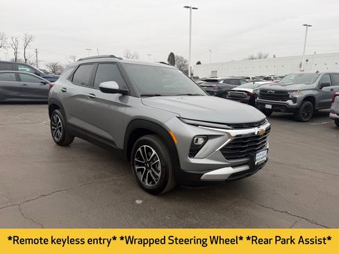 Used 2025 Chevrolet TrailBlazer LT w/ LT Cold Weather Package image 5