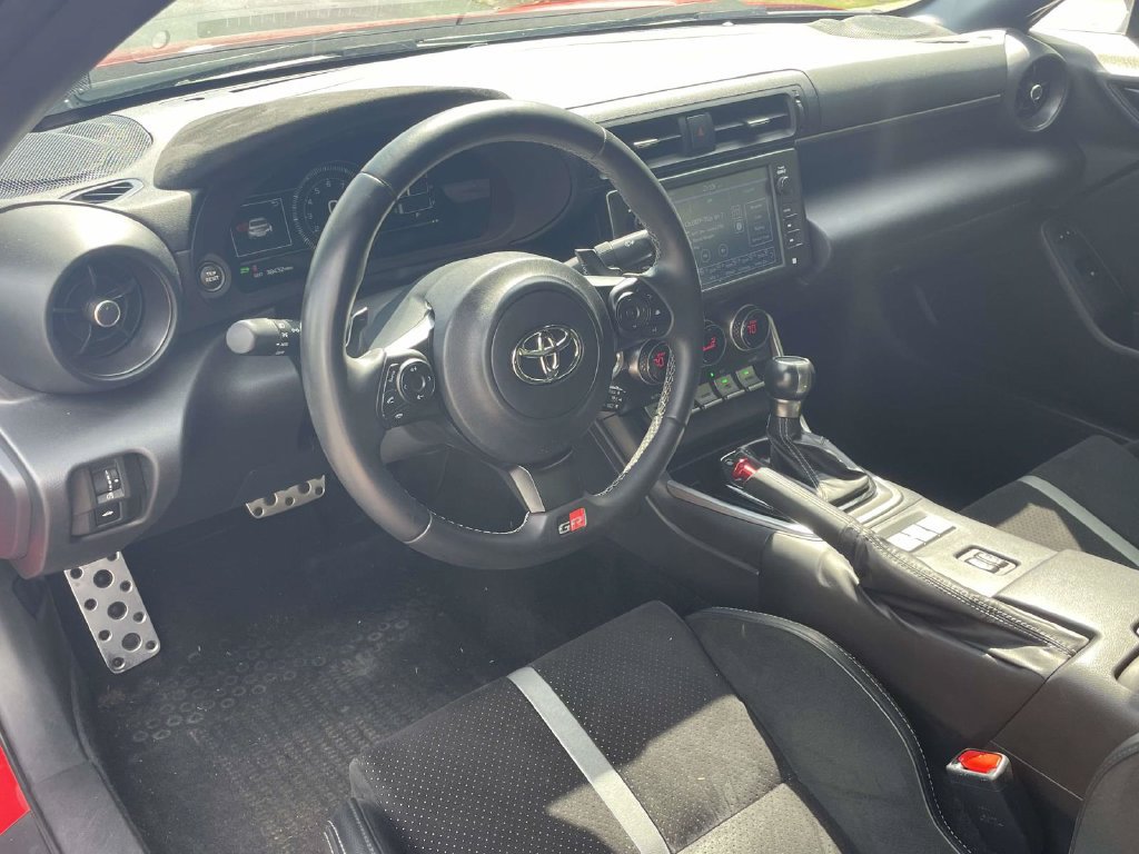 Used 2023 Toyota GR86 Premium w/ ALL Weather Mat Package (TMS) RWD image 9