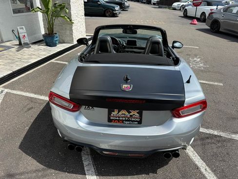 Used 2018 FIAT 124 Spider Abarth w/ Convenience Group RWD image 19