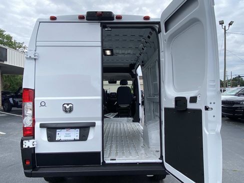 Used 2025 RAM ProMaster 2500 w/ Convenience Group FWD image 7
