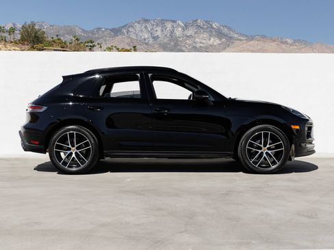 Certified 2026 Porsche Macan AWD/4WD image 8