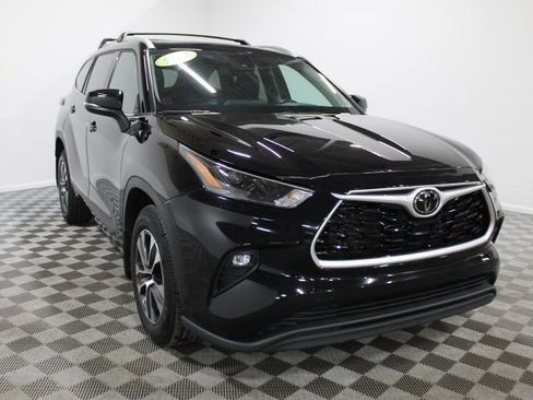 Certified 2022 Toyota Highlander XLE image 8