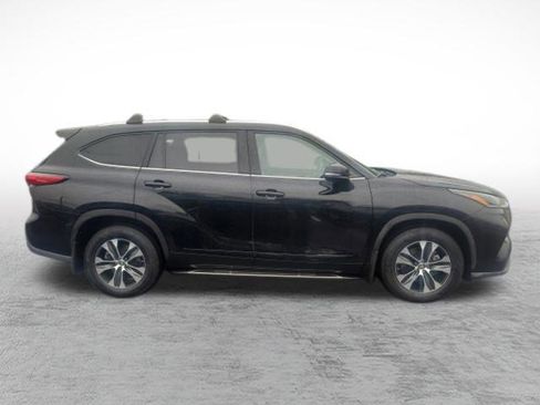 Used 2021 Toyota Highlander XLE AWD/4WD image 5