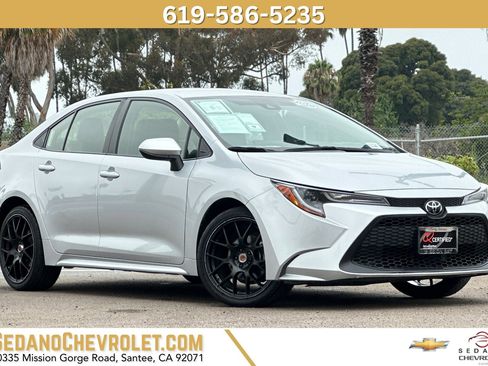 Used 2022 Toyota Corolla LE image 1