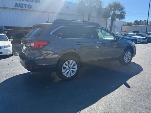 Used 2018 Subaru Outback 2.5i Premium image 3
