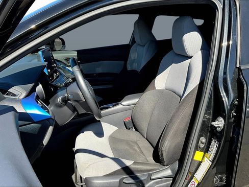 Used 2019 Toyota C-HR XLE image 23