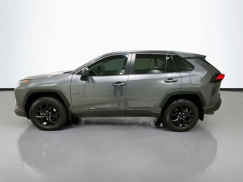 Used 2022 Toyota RAV4 LE FWD image 4
