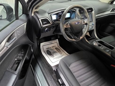 Used 2020 Ford Fusion SE FWD image 6