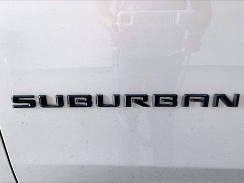 Used 2024 Chevrolet Suburban Z71 w/ Z71 Off-Road Package image 9