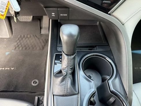 Used 2018 Toyota Camry SE FWD image 29
