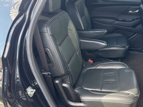 Used 2020 Chevrolet Traverse LT image 10