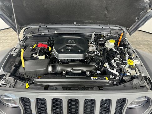 Used 2022 Jeep Wrangler Unlimited Rubicon 4xe w/ Cold Weather Group AWD/4WD image 32