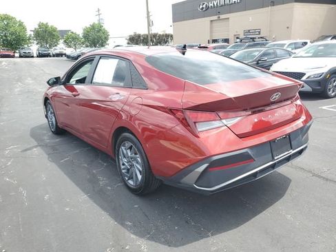 Used 2024 Hyundai Elantra SEL FWD image 3