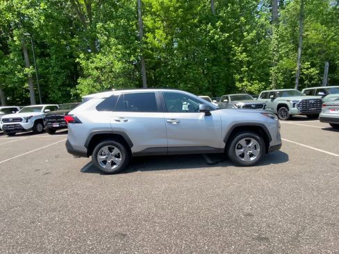 Used 2025 Toyota RAV4 XLE AWD/4WD image 12