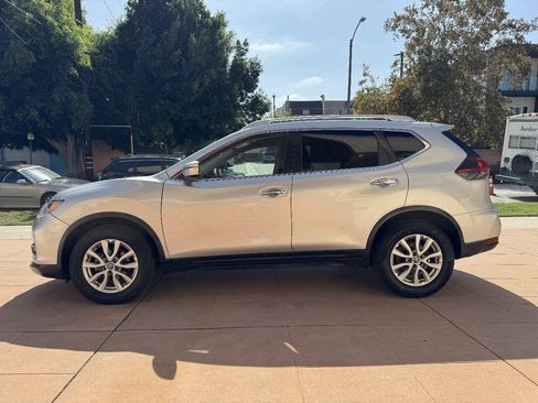 Used 2019 Nissan Rogue SV FWD image 6