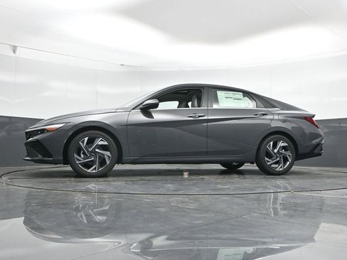 Certified 2025 Hyundai Elantra Limited FWD image 52