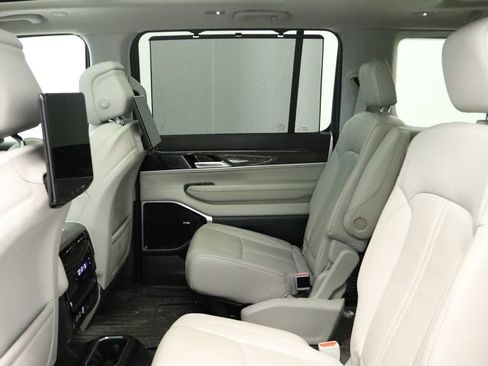 Used 2022 Jeep Wagoneer Series III w/ Premium Group I image 28