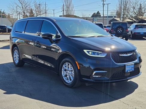 New 2026 Chrysler Pacifica Select image 8